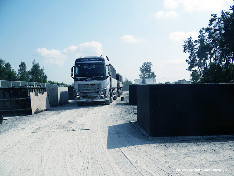 Transport szamb betonowych  w Józefowie